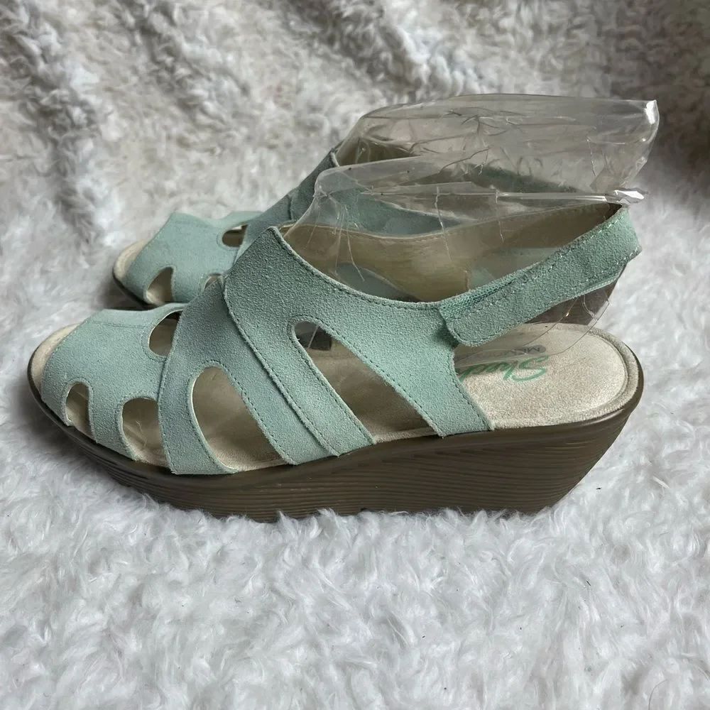 Skechers Mint green Suede  straps Wedges Sandals  Memory Foam Size 9.5W